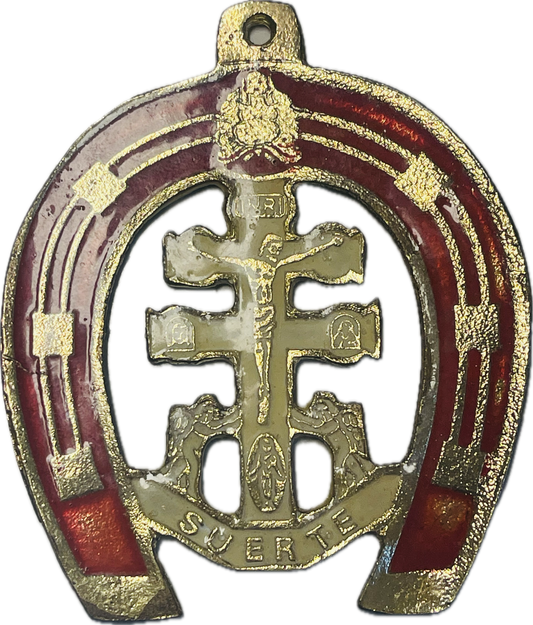 Cruz De Caravaca En Herradura Roja